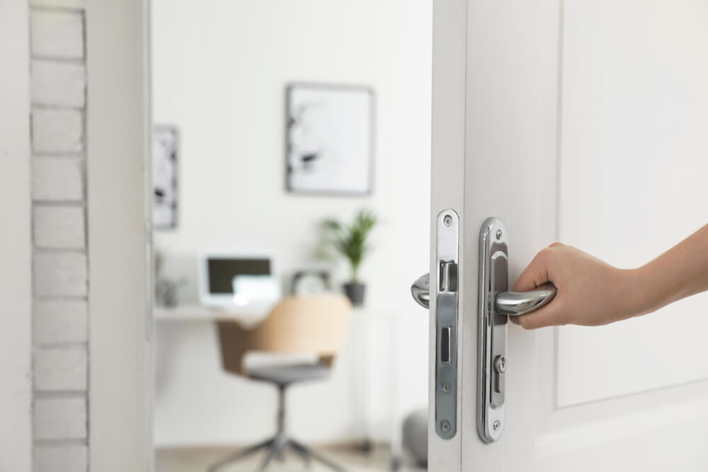 Czujnik otwarcia drzwi — jak działa?