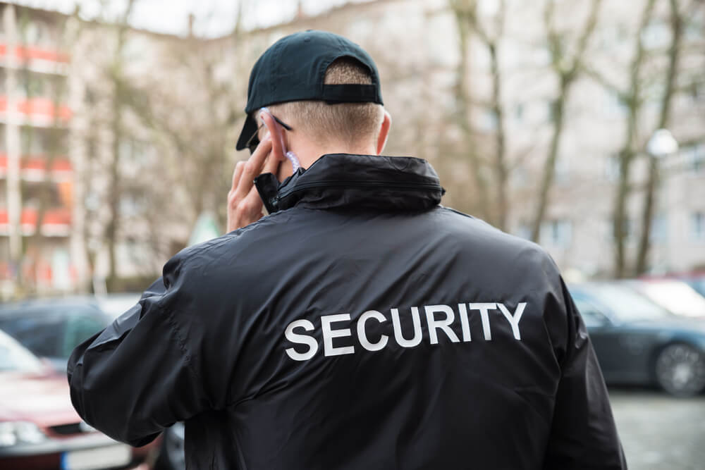Wartownik w służbach cywilnych i wojsku – kim jest i czym się zajmuje?