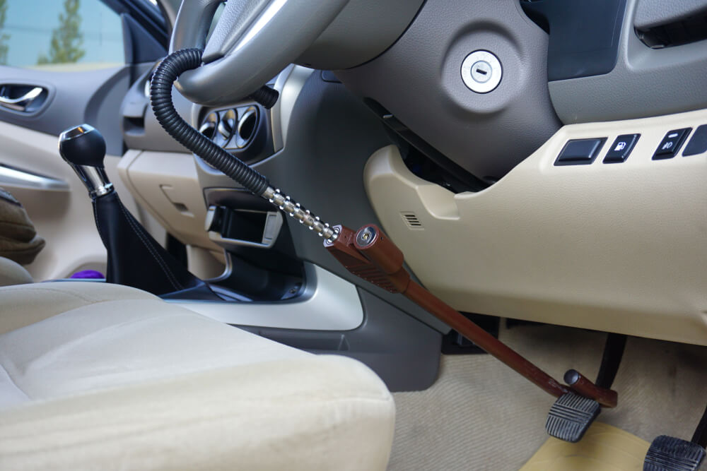 Czy warto stosować mechaniczne zabezpieczenia samochodu przed kradzieżą?