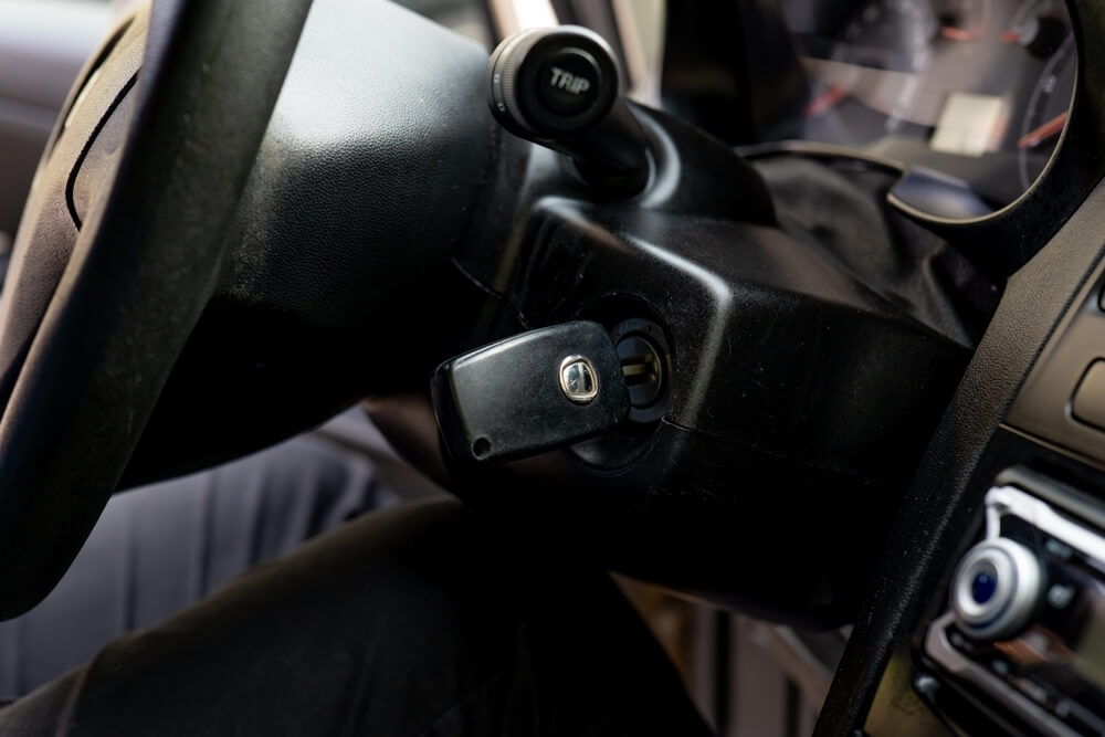 Odcięcie zapłonu w samochodzie – jak działa i czy zapobiega kradzieży pojazdu?