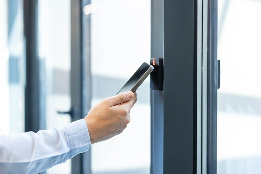 Zestaw kontroli dostępu - co zawiera?